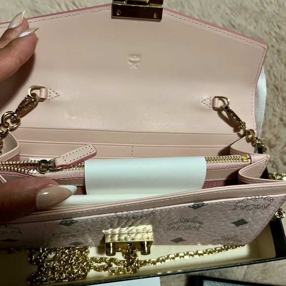 MCM monogram wallet on chain - Picture 4 of 8